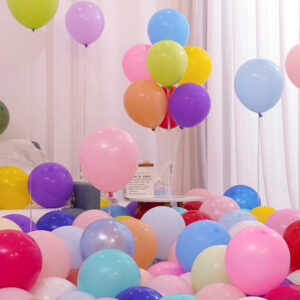 Round macaroni balloons