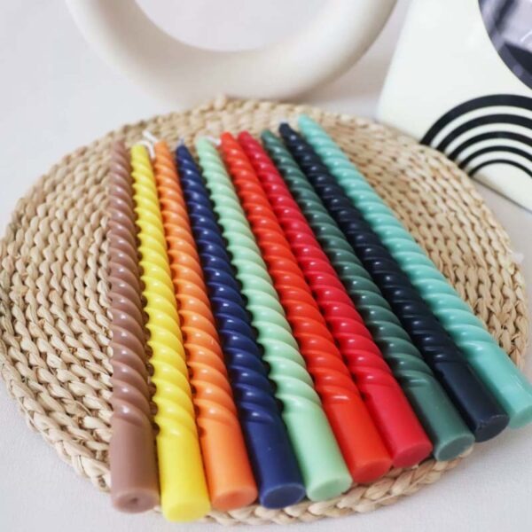 Spiral handle candle