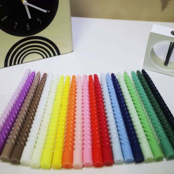 Spiral handle candle