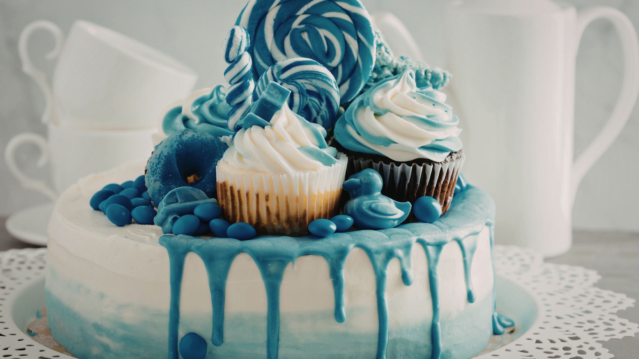 How to Decorate a Cake for Graduation (Easy, Creative & Crowd-Pleaser Ideas)