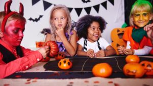 This complete guide covers the top manufacturers, the full Halloween product range to stock, key certiﬁcations, order timelines